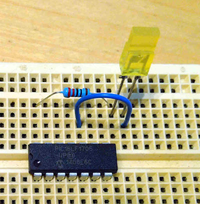 libpic170x-examples-blink_breadboard_small.jpg